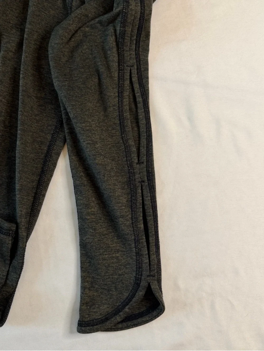 Free People Movement Women’s XS Heather Green Cropped Active Yoga Leggings‎